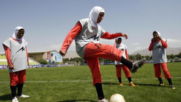 Iran: quattro transgender espulsi dalla nazionale femminile di calcio